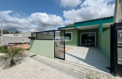 Residência contendo 3 dormitórios sendo uma suíte - com amplo quintal.