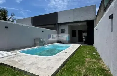 Residência contendo 2 dormitórios sendo uma suíte e  amplo quintal com piscina.