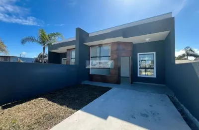 Residência nova com amplo quintal - 3 dormitórios sendo uma suíte.