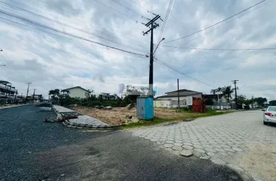 Amplo terreno de esquina, com 500m², escriturado e registrado - próx. a praia.