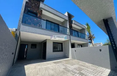 Sobrado com corredor lateral - 3 dormitórios/suíte - piscina e churrasqueira.