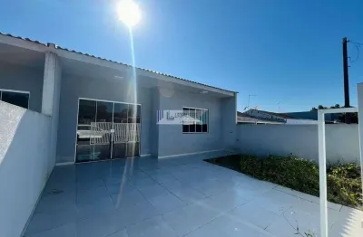 Residência com  3 dormitórios sendo uma suíte - com pré disposição para ático.
