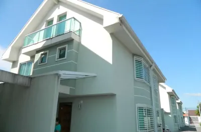 Sobrado triplex em condomínio para alugar no hauer / boqueirão.