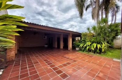 Casa para temporada em guaratuba, centro, 5 dormitórios, 3 suítes, 3 banheiros, 4 vagas