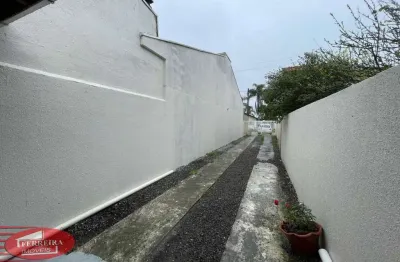 Casa com 2 quartos para alugar na Rua Engenheiro Beltrão, 272, Cohapar, Guaratuba