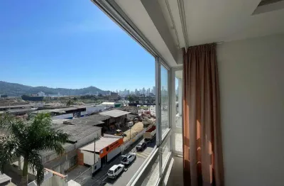 Apartamento com 02 suítes próximo à balneário camboriú
