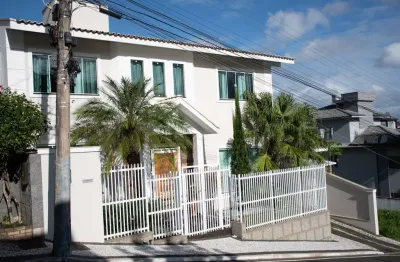 Casa mobiliado à venda no ariribá em balneário camboriú