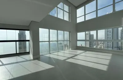 Cobertura duplex com vista para o mar em balneário camboriú