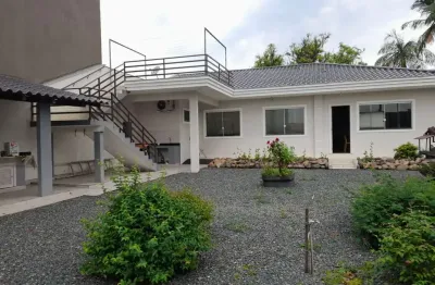 Casa mobiliada com 03 dormitórios no bairro américa em joinville