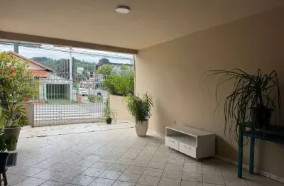 Casa à venda em balneário camboriú com terreno comercial na avenida martin luther