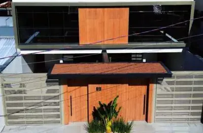 Casa triplex com 03 suítes no centro de balneário camboriú