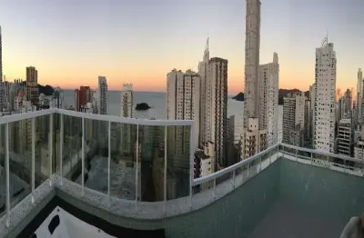 Cobertura duplex  mobiliada e decorada próximo à praia em balneário camboriú