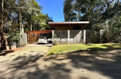 Casa à venda na praia do estaleiro em balneário  camboriú.