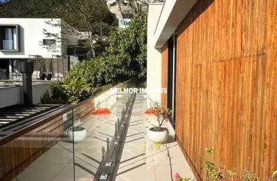 Condomínio bella vista residence club - casa  finamente mobiliada á venda com 4 suítes, 4 vagas de garagem em condomínio fechado na barra em balneário camboriú.