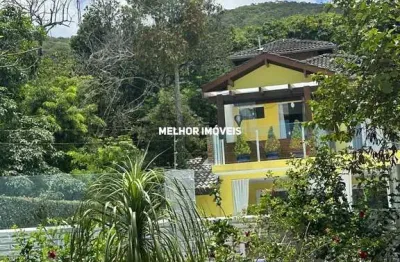 Casa á venda com 3 suítes á venda localizada na praia de taquaras em balneário camboriú.