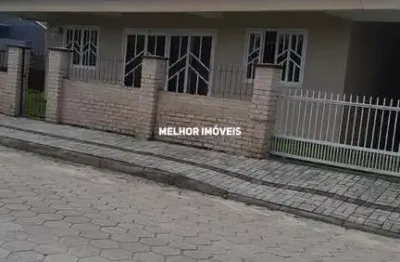 Casa com 06 dormitórios no bairro itacolomi - balneário piçarras - sc