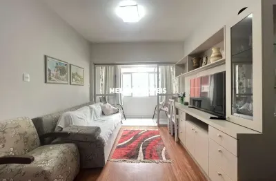 Apartamento a venda na quadra do mar, localizado no centro sul de balneário camboriú.