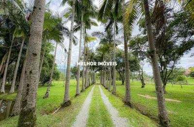 Sítio à venda em camboriú-sc com 15.595m². um verdadeiro paraíso com 6 lagoas, pomar e móveis rústicos.