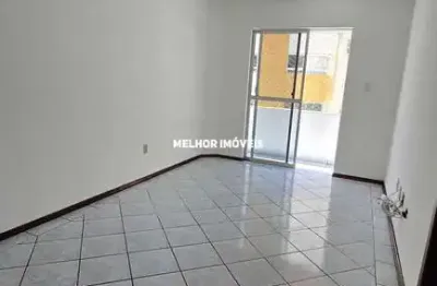 Locação Anual Semi Mobiliado com 02 Dormitórios no Centro de Balneário Camboriú