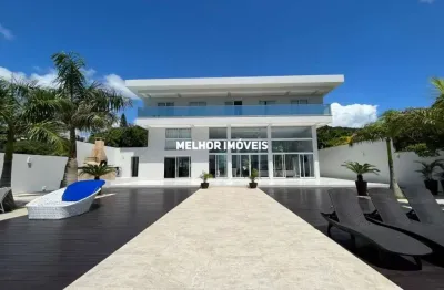 Casa alto padrão frente mar mobiliada, equipada com 06 suítes sendo 01 máster à venda localizado no estaleiro de balneário camboriú.