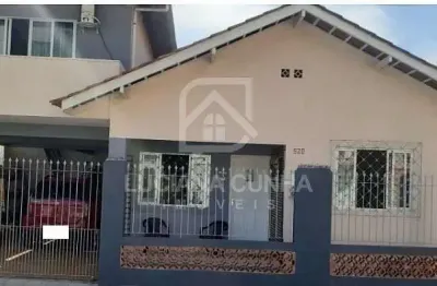 Casa com 2 quartos para alugar na Rua 916, Centro, Balneário Camboriú