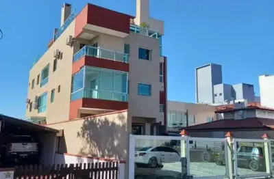 Cobertura duplex com 3 quartos localizado no centro de itapoá, bairro itapema do norte  apenas 300 metros do mar.