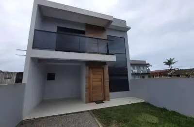 Sobrado com 3 dormitórios sendo 1suíte em itapoá/sc.