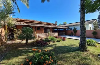Casa com amplo quintal balneário gleba ii bairro itapema do norte em itapoá/sc.