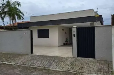 Casa de alto padrão em itapema do norte apenas 600 metros do mar