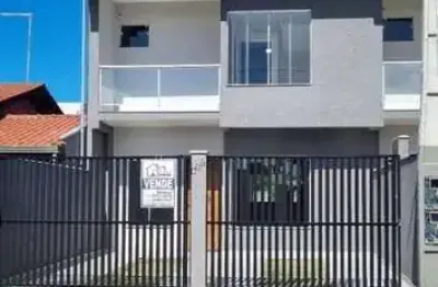 Sobrado triplex apenas 150 metros do mar em itapoá/sc.