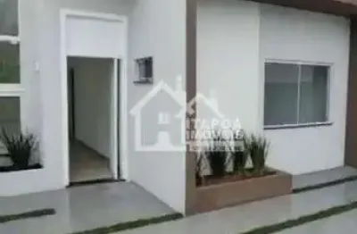 Casa com 2 quartos sendo 1 suite, piscina, pé direito alto proporcionando designer moderno.