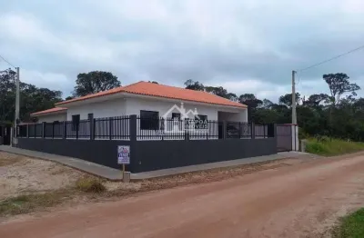 Casa/esquina com amplo quintal, localizada no balneário rio gracioso em itapoá/sc.