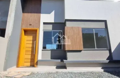 Casa nova com 2 dormitórios/ 1bwc social, 2 vagas garagem, amplo espaço de terreno na frente, em itapoá/sc.