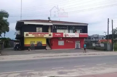 Prédio comercial e residencial com 5 salas + 2 kitnet/ + 1 casa,  localizada avenida celso ramos