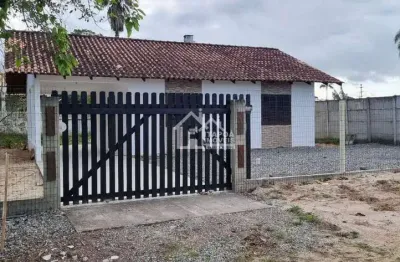 Casa de alvenaria localizada ao lado do riviera santa maria em itapoá/sc