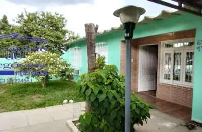 Alugue esta casa com 3d.churrasqueira, lareira, espaço goumert, salão de festas, lavanderia, garagem coberta,