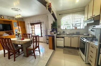 Casa à venda em porto alegre-rs no bairro cavalhada: 3 quartos, 1 suíte, 4 salas, 4 banheiros, 4 vagas de garagem, 244,15 m².