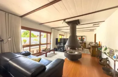 Imperdível residência de luxo em três figueiras, porto alegre-rs: 3 quartos, 3 suítes, 8 banheiros, 3 vagas, 300m².