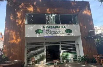 Prédio comercial  à venda em porto alegre-rs, bairro camaquã:, 202,41 m², com estacionamento, ótima localização