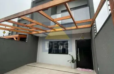 Sobrado à venda com 03 dormitórios no bairro rio pequeno em camboriú