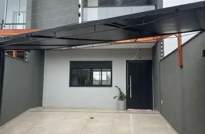 Sobrado à venda com 03 dormitórios no bairro rio pequeno em camboriú