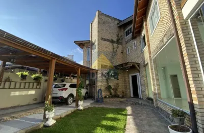 Casa com piscina semi mobiliada à venda no bairro tabuleiro em camboriú