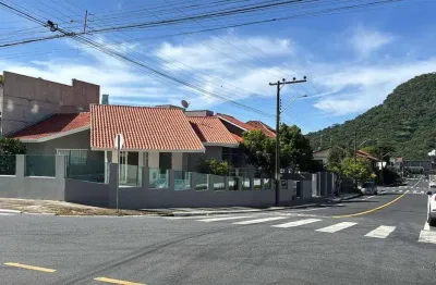 Casa com piscina à venda no bairro da barra em balneário camboriú