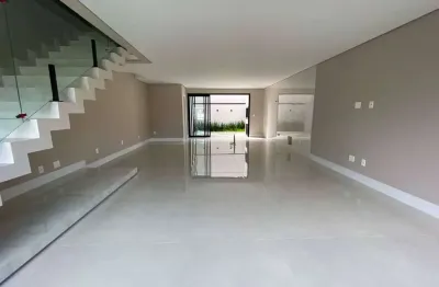 Sobrado com três suítes à venda em balneário camboriú