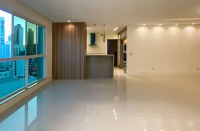 Apartamento com 3 suítes na avenida central para locação no ed. de la torre em balneário camboriú