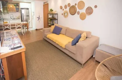 Apartamento mobiliado e diferenciado frente mar com dois dormitórios à venda no ed. vila açoriana em barra velha - sc