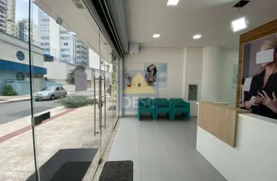 Sala comercial para locação anual com 100m² no centro de balneário camboriú