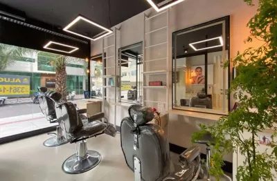 Sala comercial equipada para locação anual no centro de balneário camboriú