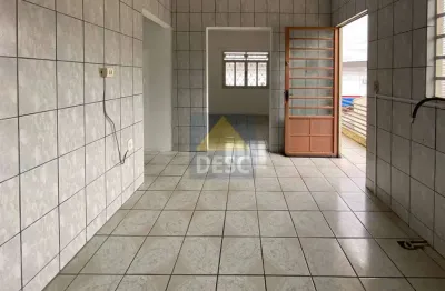Casa com dois dormitórios para locação na rua 2700 no centro de balneário camboriú