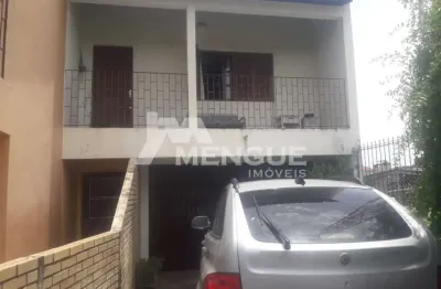Casa com 3 quartos à venda na rua da várzea, 48, jardim são pedro, porto alegre por r$ 900.000